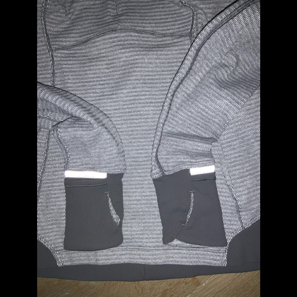 Lululemon half zip size 6 - Picture 10 of 10